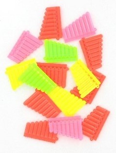 PLASTIK-PFEIFEN F&Uuml;R GRABBELKISTE (98 Stk.)
