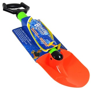 Strandschaufel mit eingebauter Wasserpistole