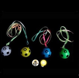 Blinkender LED-FUSSBALL-H&auml;nger f&uuml;r Nacken (48pcs.)